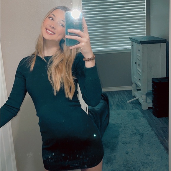 Meet Your Posher, Kayla - Picture 1 of 6